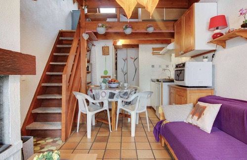 Viella Apartment | Duplex chalet for 4 with fireplace and parking - Viella