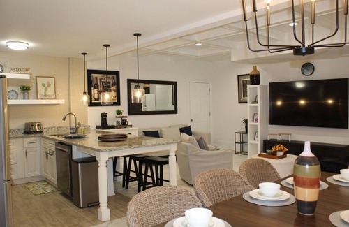 McDonough Apartment | [Duplex] Casa Maria Bonita - Luxury 3-bedroom rental with AC, WiFi in McDonough