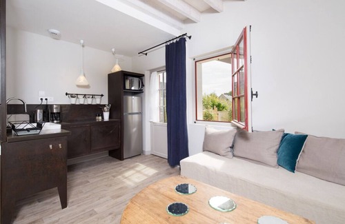 Candes-Saint-Martin House | Duplex - Château de Candes Art and Spa