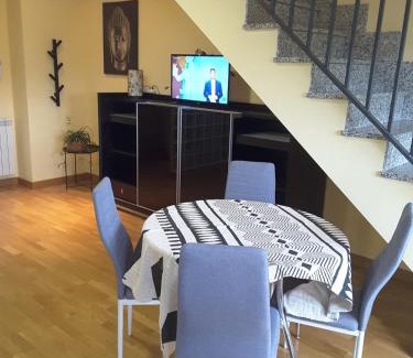 Villamediana de Iregua Apartment | Duplex con terraza y vistas a la montaña internet aire acondicionado frente a piscinas públicas