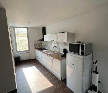 Lunel Apartment | Duplex Cosy en Cœur de Ville