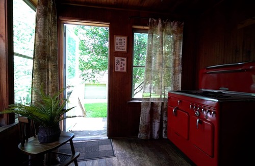 Kansas City Apartment | Duplex First Floor - Southmoreland, KCMO - Easy access to all KC has to offer