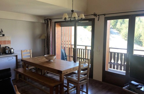 Le Devoluy Apartment | Duplex for 10, 4 rooms, ski-in/ski-out, balcony, wifi