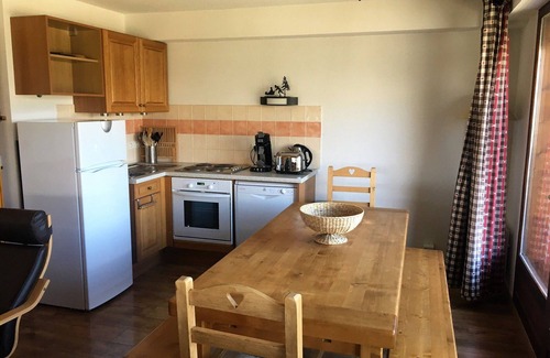 Le Devoluy Apartment | Duplex for 10, 4 rooms, ski-in/ski-out, balcony, wifi