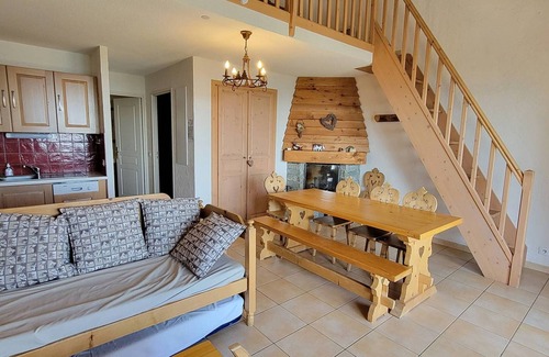 Saint-Michel-de-Chaillol Apartment | Duplex for 8 with South Balcony, Fireplace, and Free WiFi in Saint-Michel-de-Chaillol