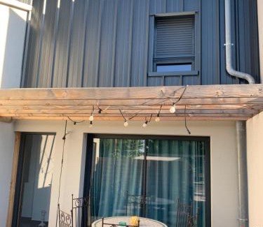 Vendargues Apartment | Duplex indépendant avec accès piscine