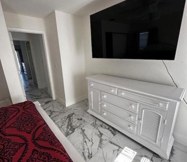 Oakland Hills House | Duplex on CANAL all updated new furniture