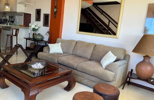 Pero Apartment | Duplex Pé na Areia e Vista pro Mar de Todos os Cômodos. Belíssima Praia do Peró