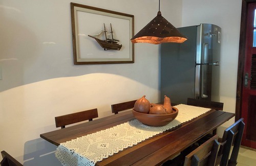 Pero Apartment | Duplex Pé na Areia e Vista pro Mar de Todos os Cômodos. Belíssima Praia do Peró