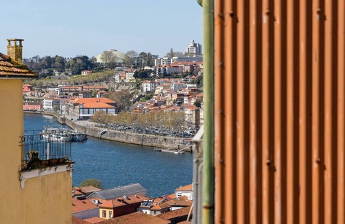 Santa Marinha Apartment | Duplex River View Apartment | With A/C!