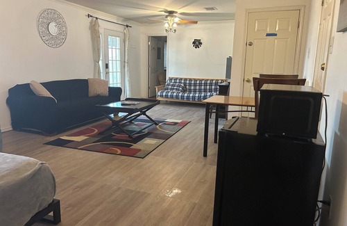 Kyle House | Duplex Style 2 Bedroom Relaxing Space