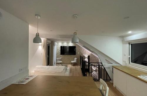 Quartier Vieux Marche-Cathedrale Apartment | Duplex vieux marché quartier historique wifi/parking
