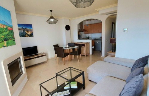 Castillo de Sabinillas Apartment | Duquesa Fairways, a spacious apartment with fabulous views and facilities.