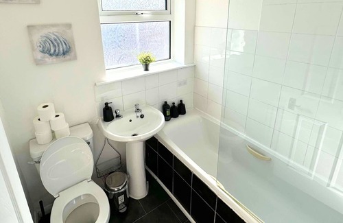 Durham House | Durham 2-Bed Terrace | Quiet Stay Near City