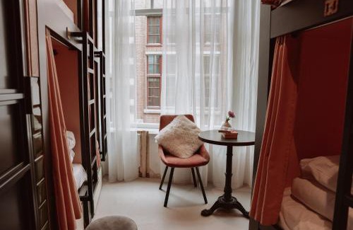 Red Light District Hostel | Durty Nelly's Inn