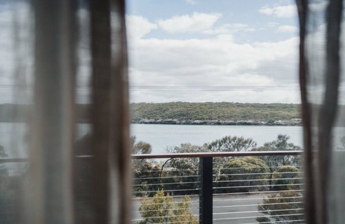 Lake Wangary House | Dusk is a beautifully renovated beach house with extensive beach views.