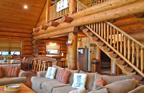 Marble Falls Cabin | Dustin: Your Charming Lakeside Getaway Awaits!