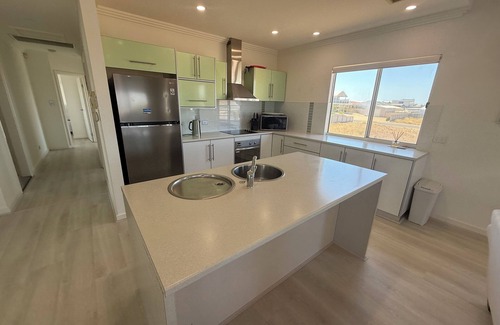 Para Wurlie House | Duttons Point Turton-Beautiful executive property with sea views from balcony