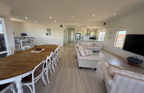 Para Wurlie House | Duttons Point Turton-Beautiful executive property with sea views from balcony