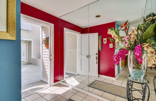 Old Town House | Duval Sea Turtle by AvantStay Great Location Close to Shops Shared Pool