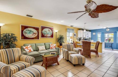 Old Town House | Duval Sea Turtle by AvantStay Great Location Close to Shops Shared Pool