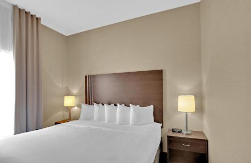 Fox Creek Hotel | Duvernay Inn & Suites