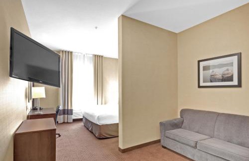Fox Creek Hotel | Duvernay Inn & Suites