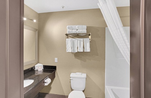 Fox Creek Hotel | Duvernay Inn & Suites