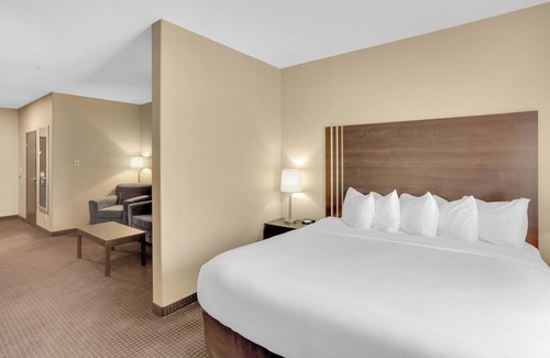 Fox Creek Hotel | Duvernay Inn & Suites