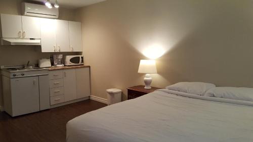Hull Apartment | Duvernay Studios and Suites