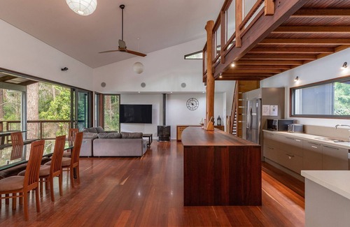 Smiths Lake House | Dux Nutz - Pacific Palms Holidays