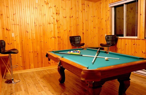 Central Frontenac Cottage | Dvira’s lakefront cottage - Hot tub & Pool table