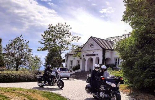 gmina Klimontow Bed & Breakfast | Dwór na Wichrowym Wzgórzu