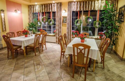 Milkow Apartment | Dwór Skalny Apartamenty, Pokoje i Restauracja Karczma Skalna