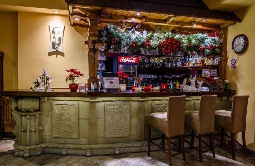 Milkow Apartment | Dwór Skalny Apartamenty, Pokoje i Restauracja Karczma Skalna