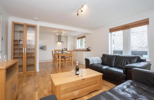 Aberdeen West End Apartment | Dwellcome Home Ltd 2 King Beds West End Apt, Half Mile to Union Street yet Quiet, Free Allocated Parking Space at Rear Entrance & Fast WIFI, Ideal for Long Term Contractor, Corporate, etc Stays, Regular Housekeeping Option - See Our Site for Assurance