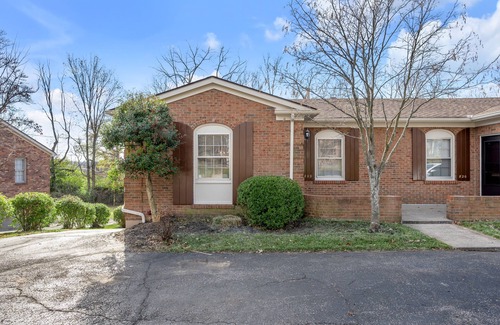 Lexington House | DWNTN Lex 3bd 2ba Lounge Patio-Keeneland, UK, Bourbon Trail & KY Horse Park