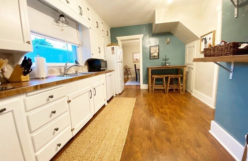Custer House | Dwntwn Custer Farmhouse on Main St. with Hot Tub