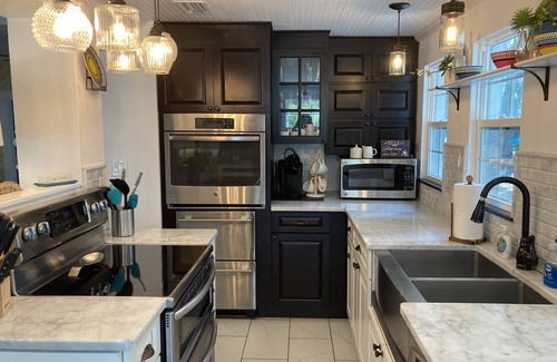 Ozona House | Dwntwn Ozona Bungalow! Dog friendly! 2 blocks to Pinellas Trail, brewery, eats!