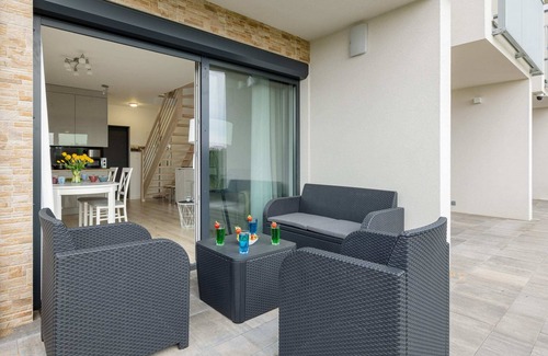 Trzesacz Apartment | Dwupoziomowy Apartament z Parkingiem - Taras i Balkon - 3 Sypialnie by Noclegi R