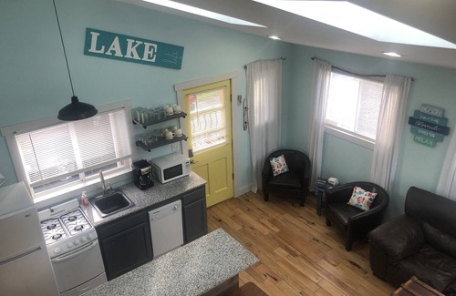 Geneva-on-the-Lake Cottage | Dylan’s Lighthouse is a beautiful newly remodeled 2 bedroom cottage.