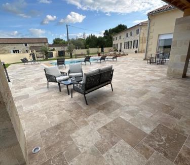 Lussac Apartment | Dynastie - Le Repaire de Maltus "Gîtes & Spa"