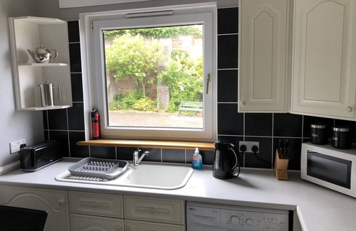 Dysart Apartment | Dysart Sea View Apartment - sleeps 4 guests in 2 bedrooms