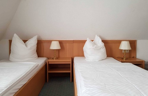 Parow Apartment | DZ /2-bed room 04 Ground floor - Guesthouse Am Schloss
