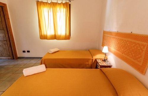 Badesi Bed & Breakfast | e) 12E B&B - One Bedroom Bed and Breakfast, Sleeps 2