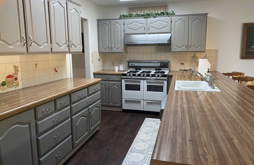 Bountiful House | E Bountiful 3Br 2Bath Great view good parking close to public transport