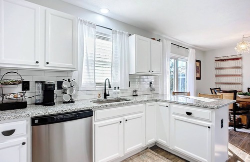 Southside House | E & E Rustic Retreat ~ Fabulous Home in Jacksonville, FL
