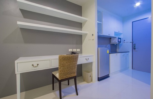 Wichit Apartment | E Honeymoon Studio with Pool Access