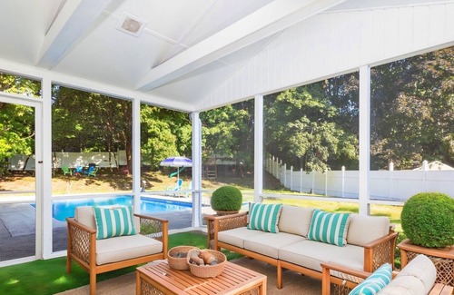 Cheshire House | Each Rooms in a Charming bungalow with Swimming Pool, AC, WiFi in Cheshire