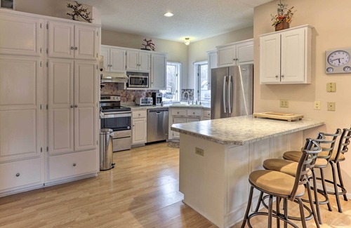 Eagan House | Eagan Home w/Porch - 5 Mi to Mall of America!